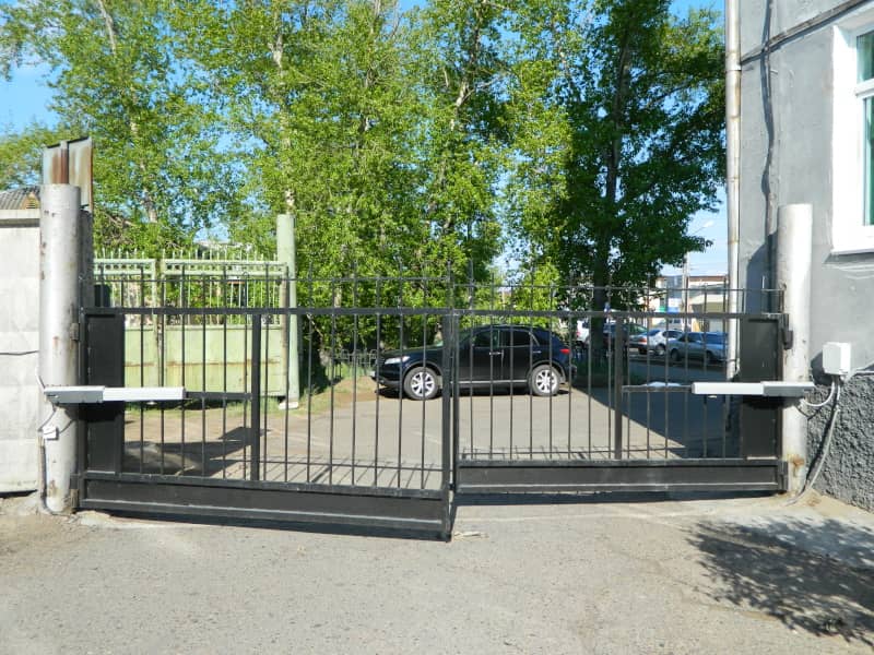 Уличные ворота DoorHan в Хабаровске с установкой